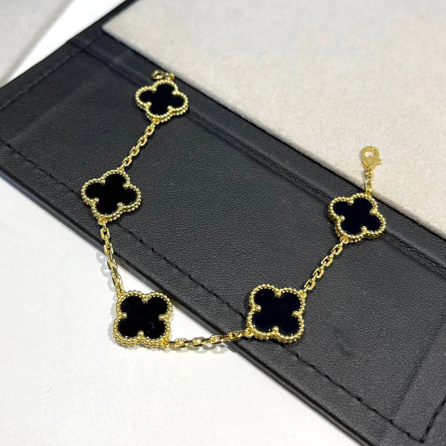 [Select] CLOVER 5 MOTIF ONYXS BRACELET COLLECTION