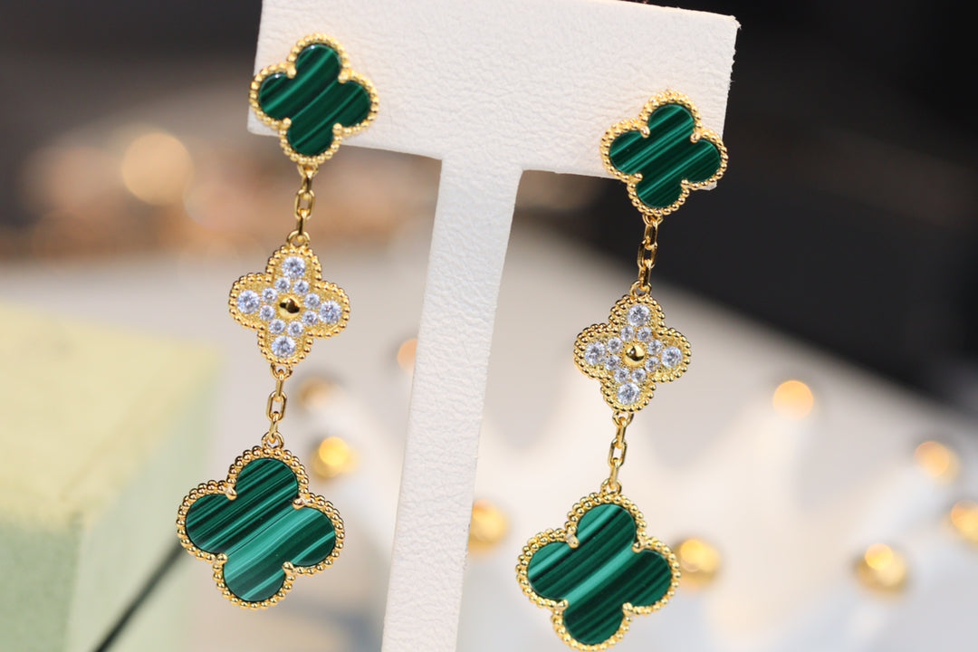 [Select]CLOVER EARRINGS GOLD MALACHITE DIAMOND 3 MOTIF