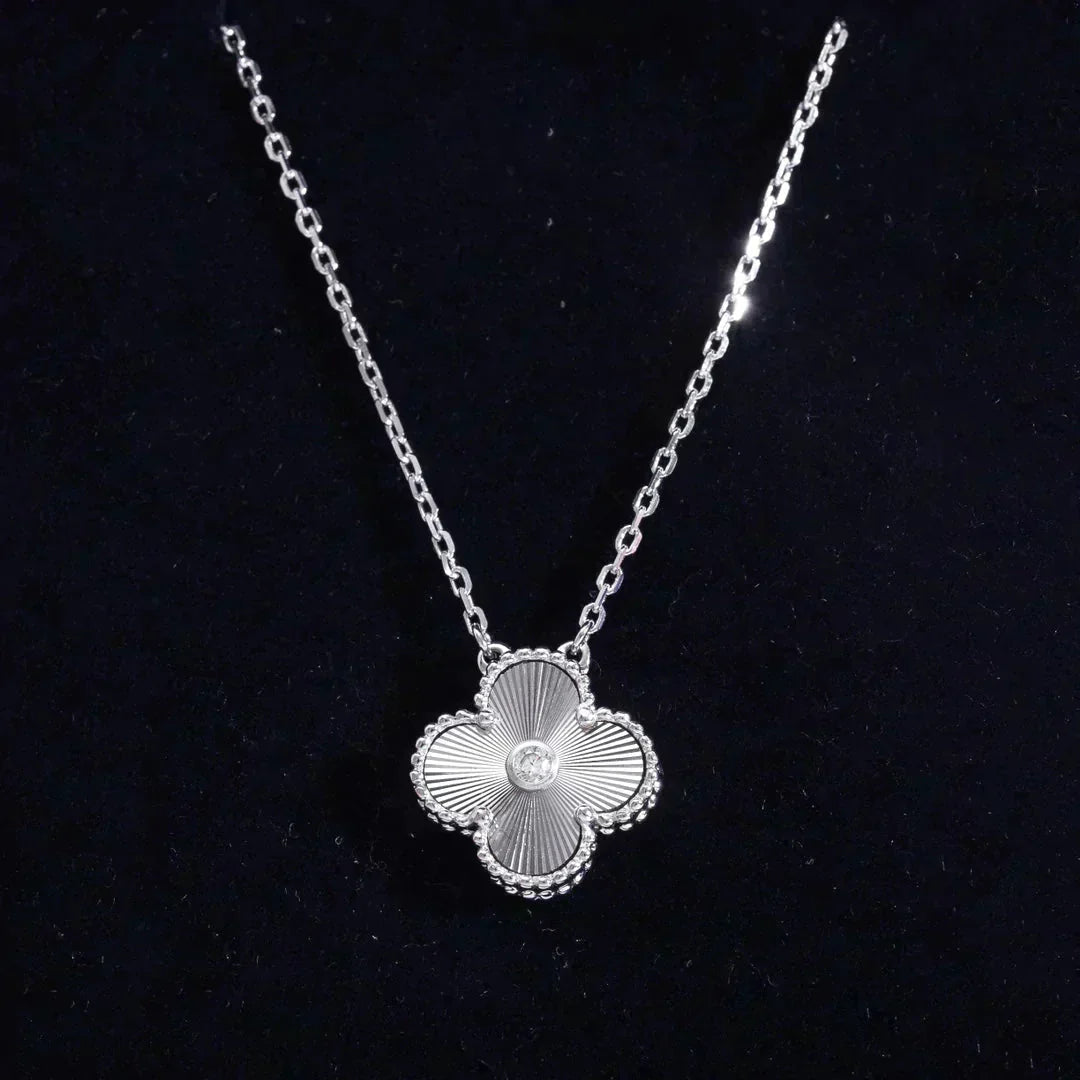 [Select]CLOVER  15MM DIAMOND LASER NECKLACE SILVER