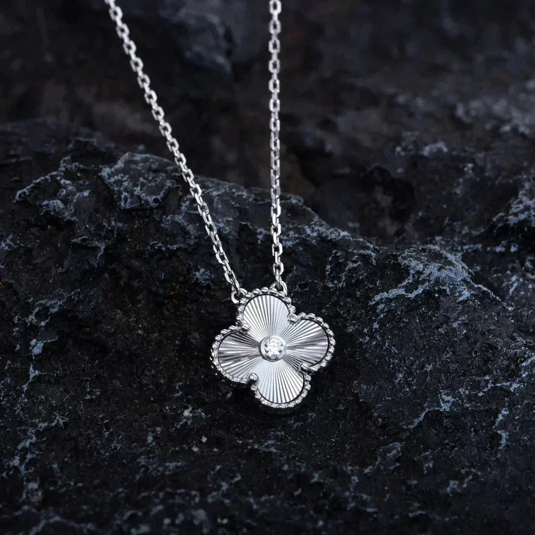 [Select]CLOVER  15MM DIAMOND LASER NECKLACE SILVER