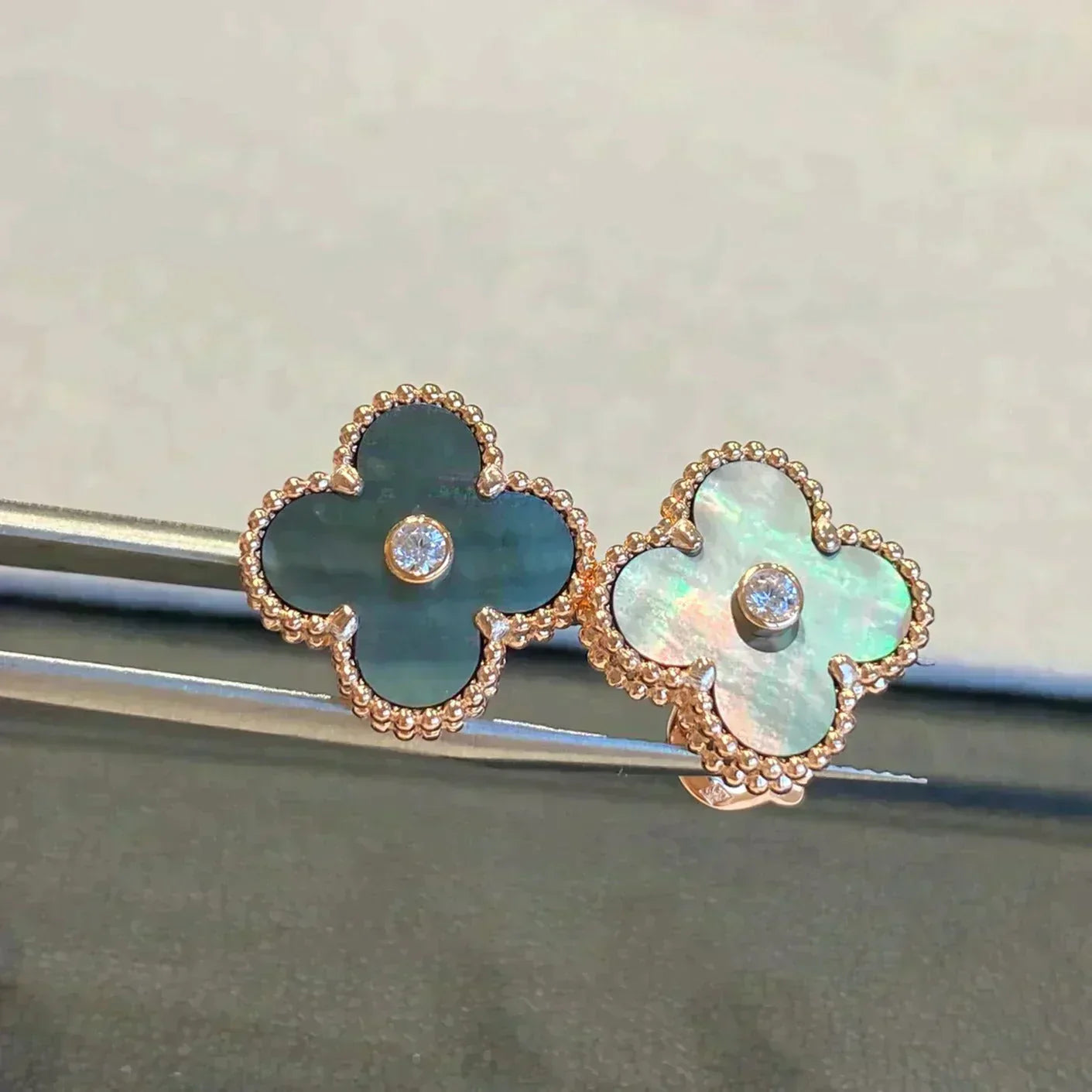 [Select]CLOVER MEDIUM 1 MOTIFS GRAY MOP  DIAMOND EARRINGS