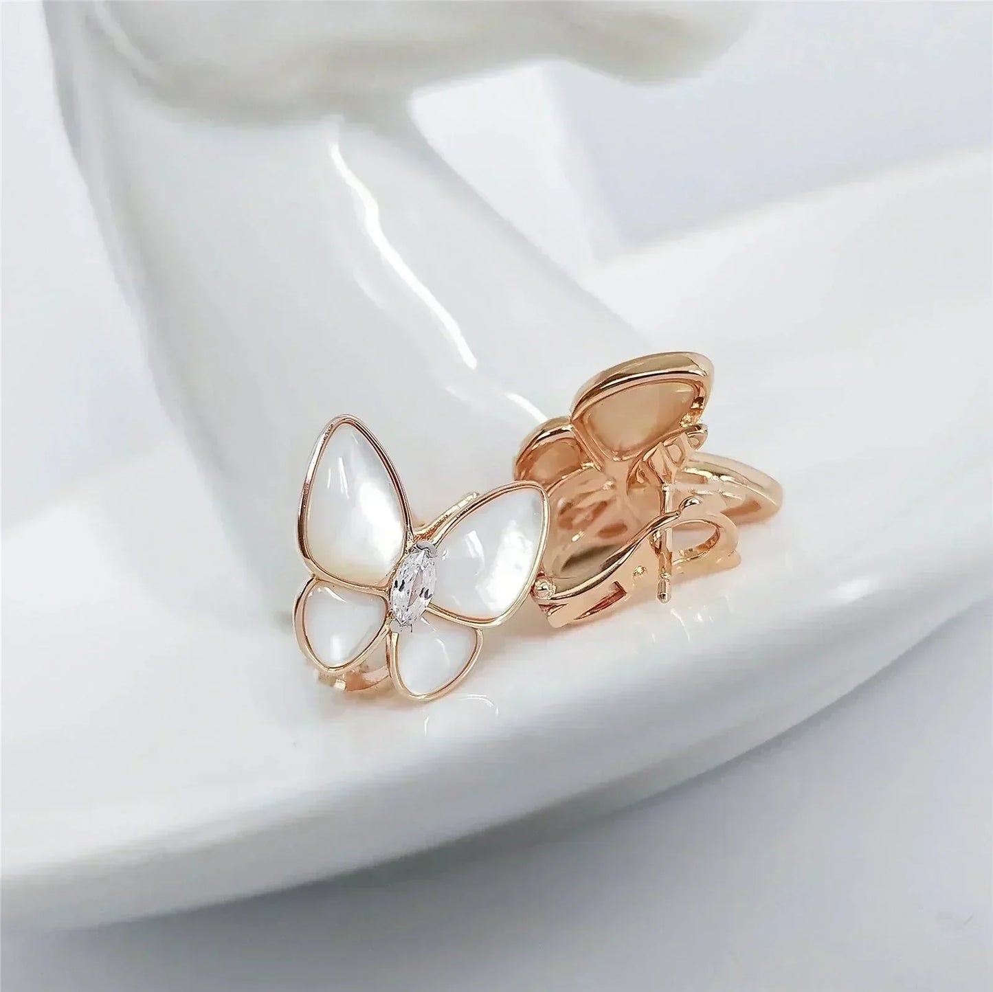 [Select]BUTTERFLY MOP DIAMOND EARRINGS