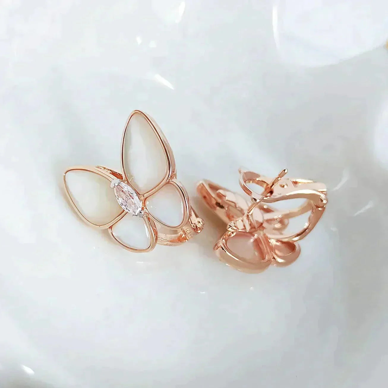 [Select]BUTTERFLY MOP DIAMOND EARRINGS