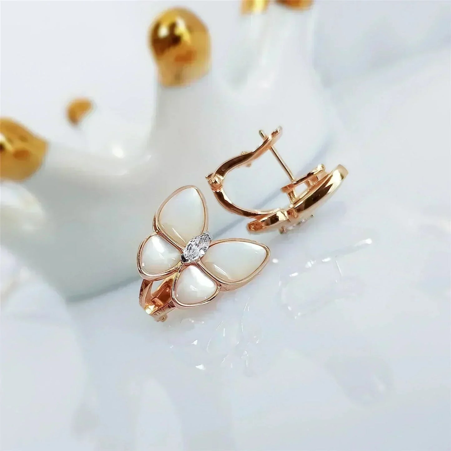 [Select]BUTTERFLY MOP DIAMOND EARRINGS