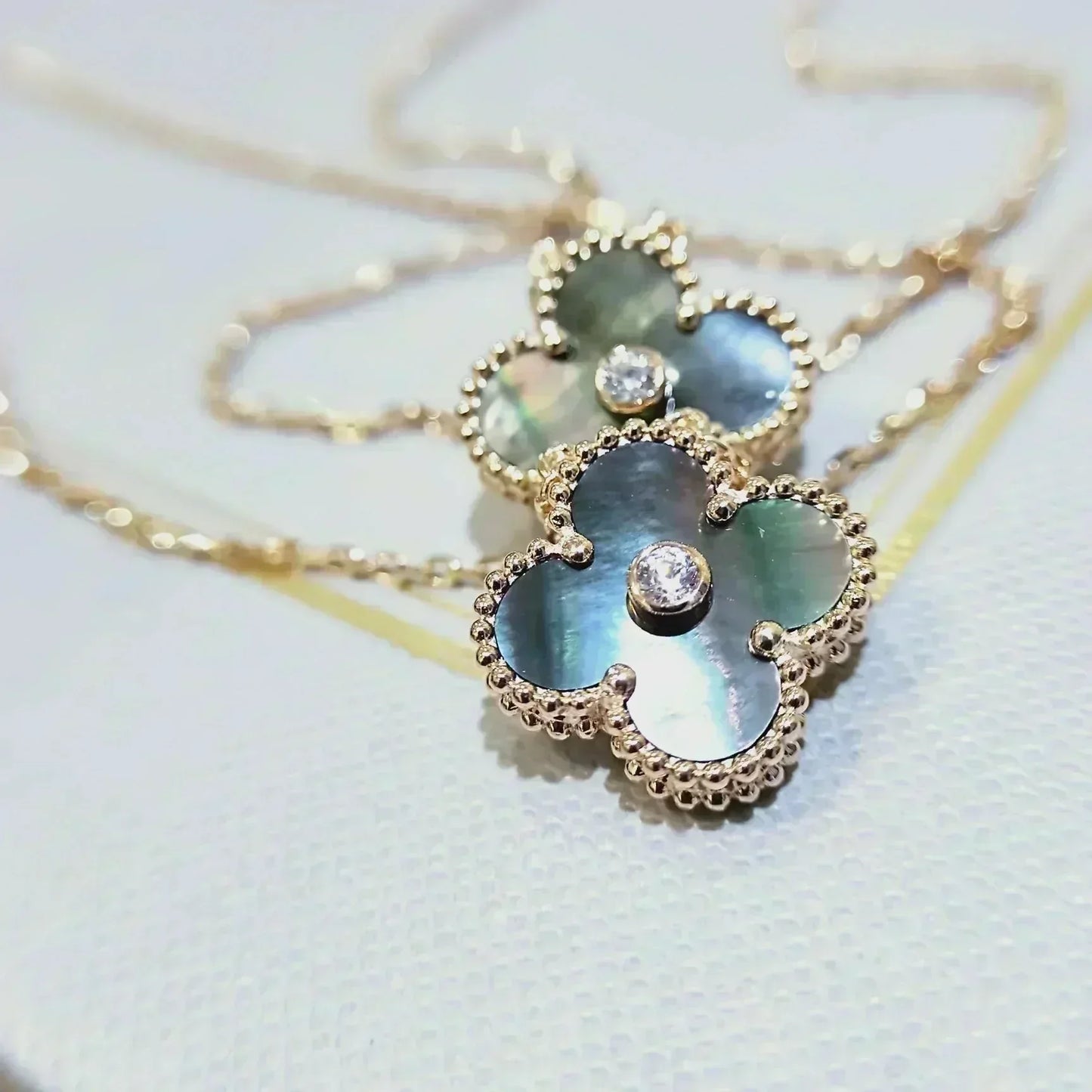 [Select]CLOVER 15MM DIAMOND AND MOTHER-OF-GREY NECKLACE