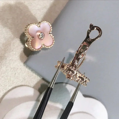 [Select]CLOVER MEDIUM 1 MOTIFS  PINK MOP DIAMOND EARRINGS