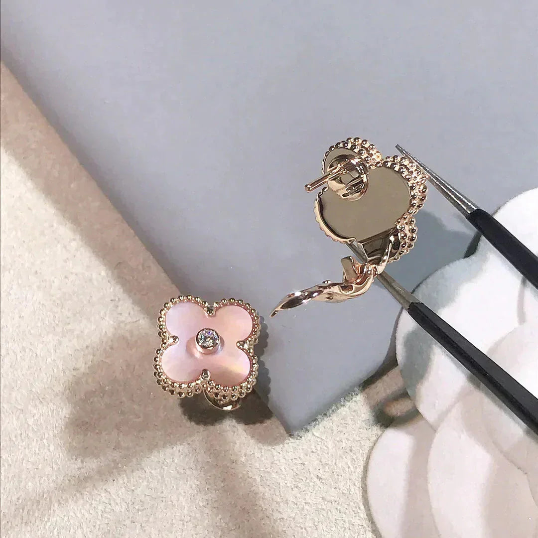 [Select]CLOVER MEDIUM 1 MOTIFS  PINK MOP DIAMOND EARRINGS