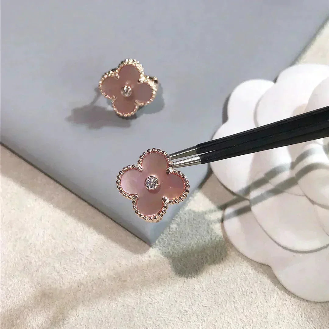 [Select]CLOVER MEDIUM 1 MOTIFS  PINK MOP DIAMOND EARRINGS