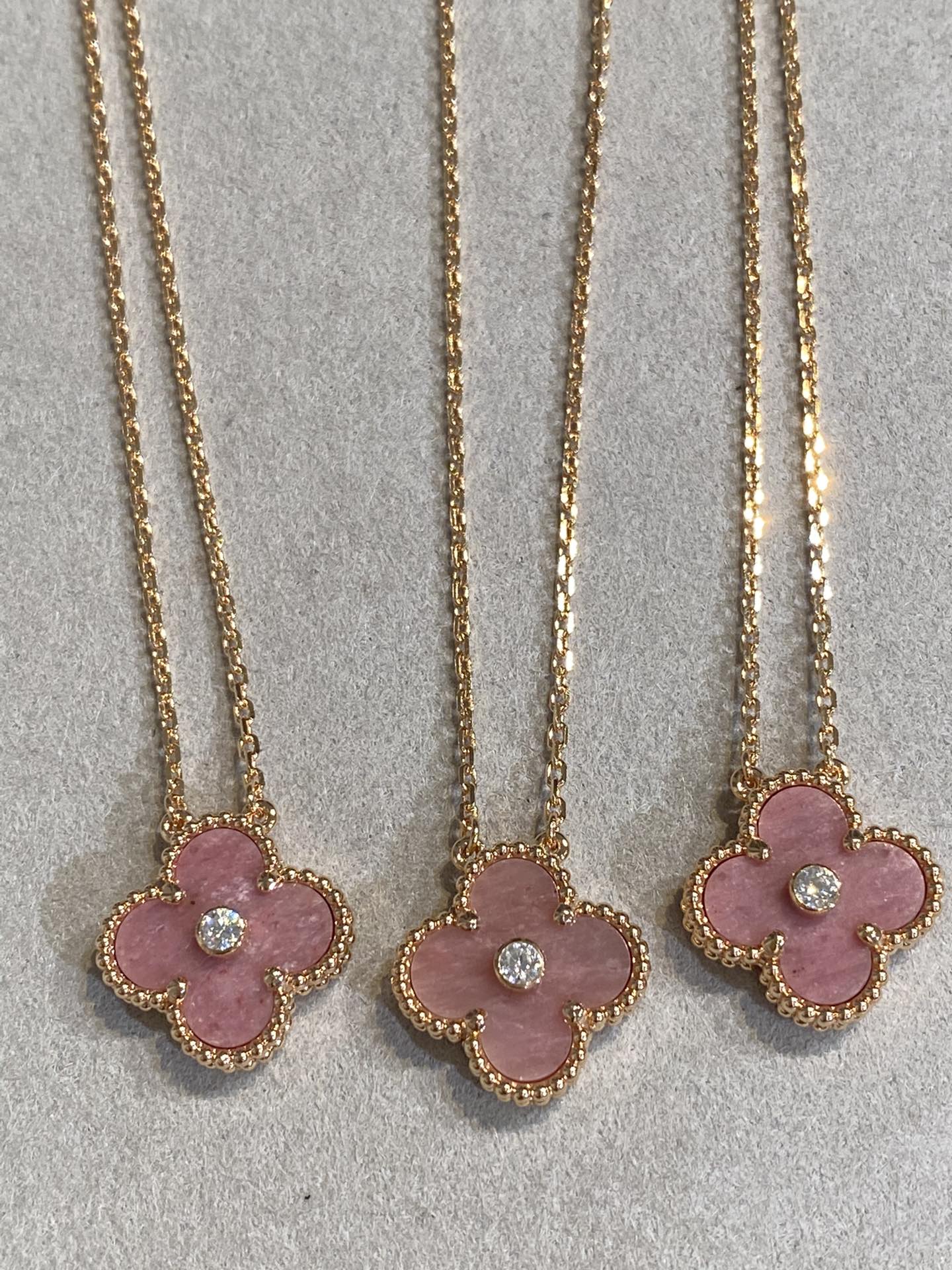 [Select]CLOVER 15MM DIAMOND RHODONITE NECKLACE