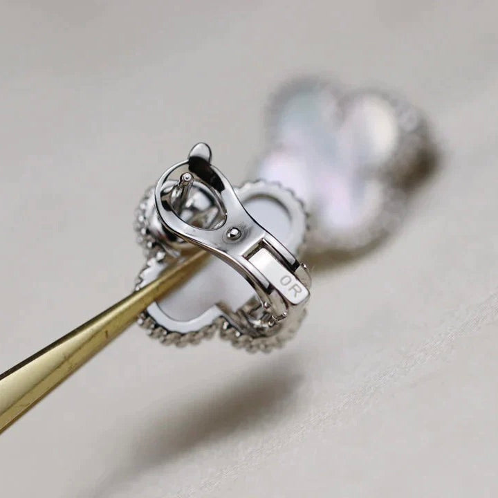 [Select]CLOVER MEDIUM 1 MOTIFS  WHITE MOP EARRINGS SILVER