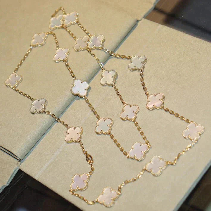 [Select]CLOVER 20 MOTIFS WHITE MOP NECKLACE