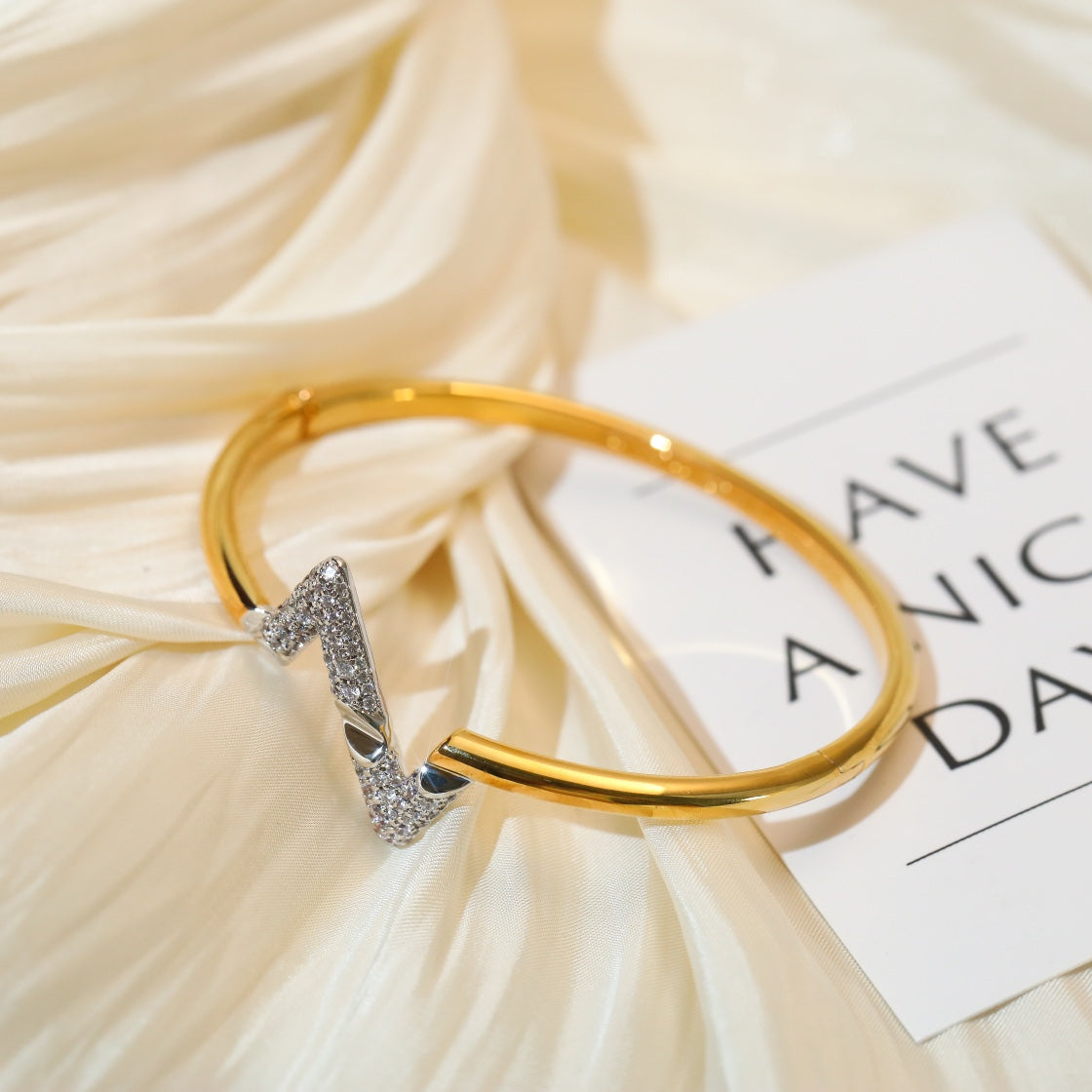 [Select]VOLTE UPSITE DOWN GOLD DIAMOND BRACELET