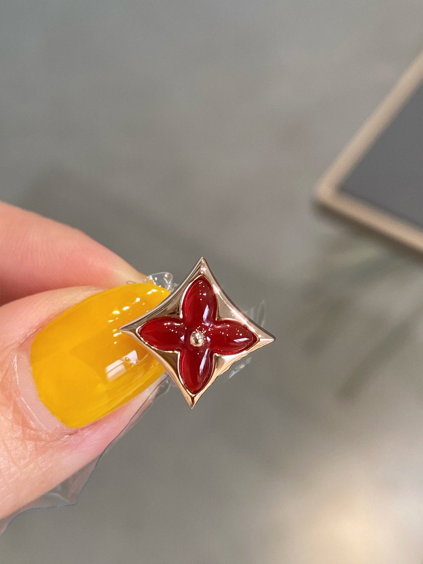 [Select]STAR AND SUN PINK GOLD CARNELIAN STUD EARRINGS