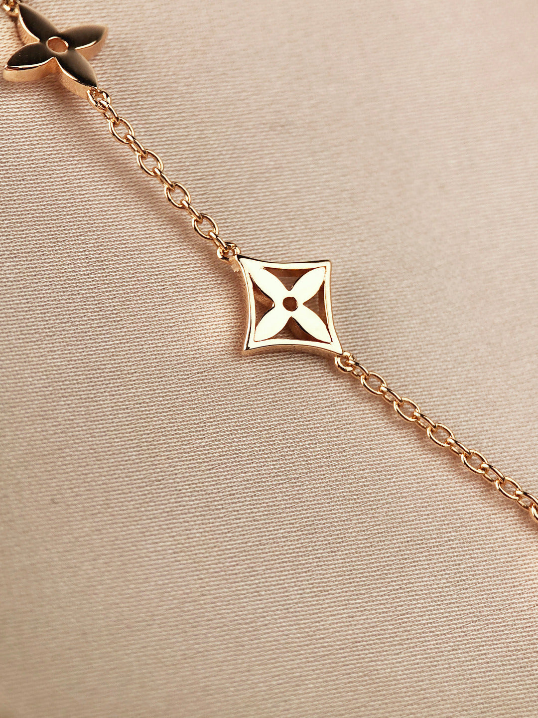 [Select]STAR AND SUN 7 MOTIFS GOLD BRACELET