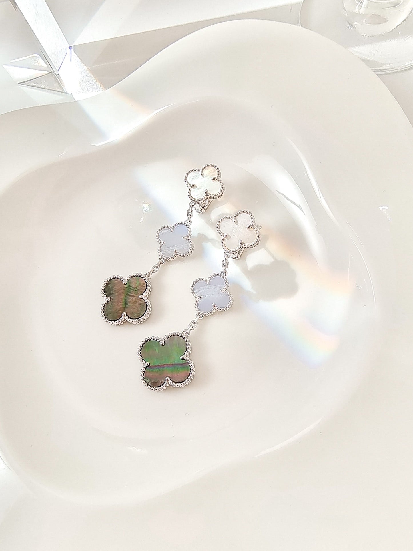 [Select]CLOVER 3 MOTIFS CHALCEDONY DARK MOP SILVER EARRINGS