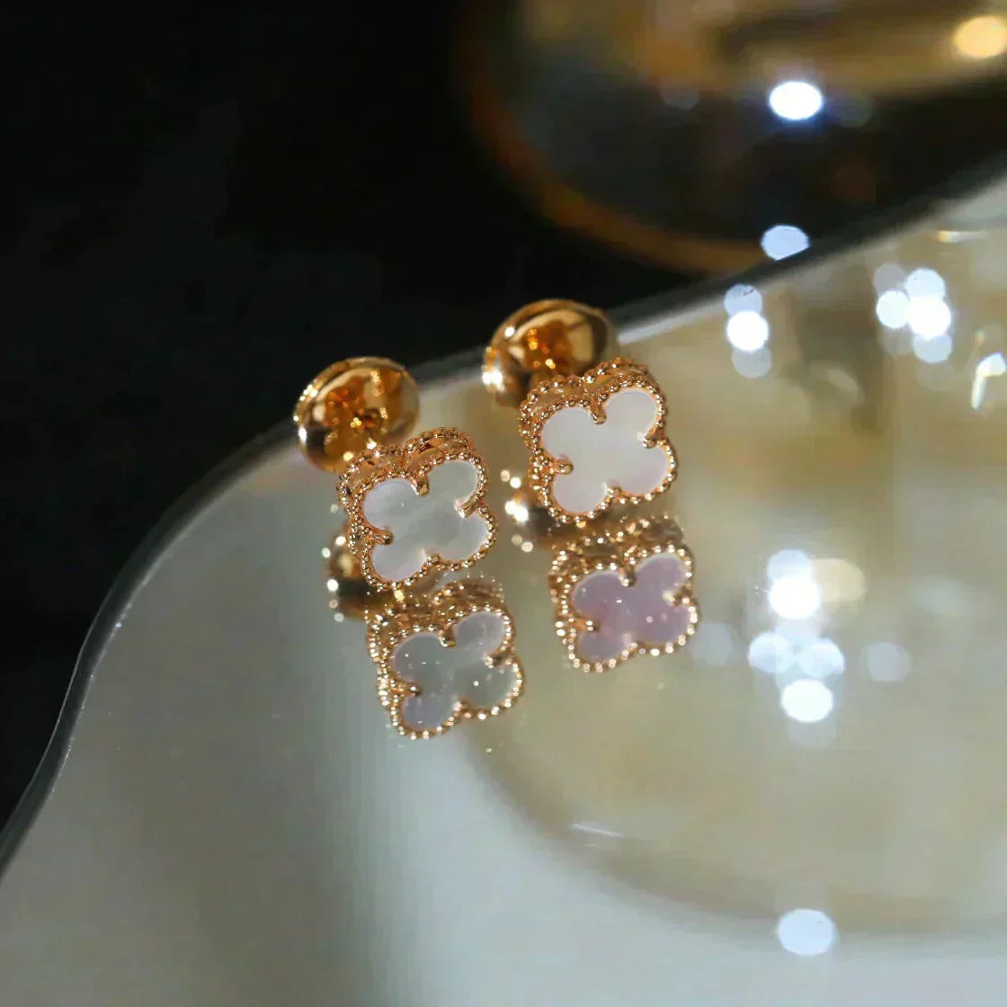 [Select]CLOVER MINI 9.5MM WHITE MOP EARRINGS