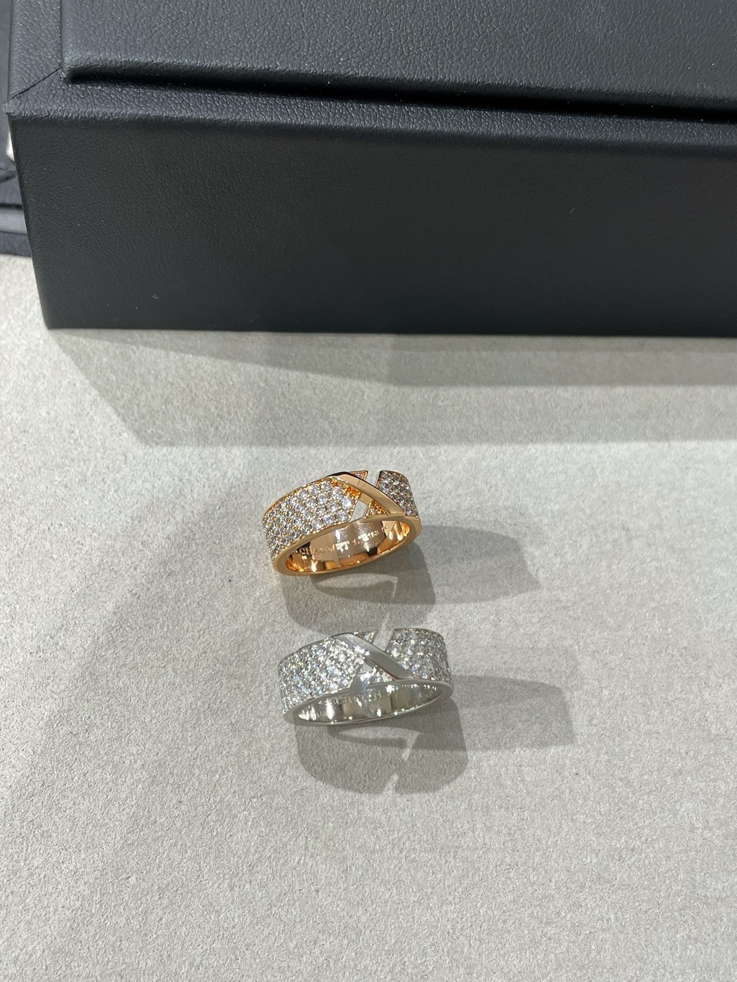 [Select]LIENS EVIDENCE  DIAMOND PAVED RING