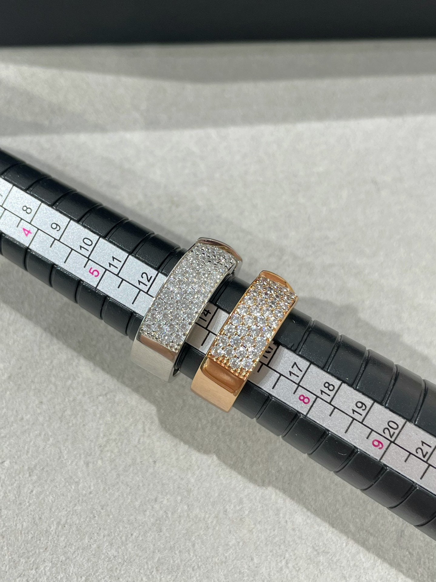 [Select]LIENS EVIDENCE  DIAMOND PAVED RING