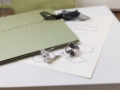 [Select]CLOVER MEDIUM STUD EARRINGS