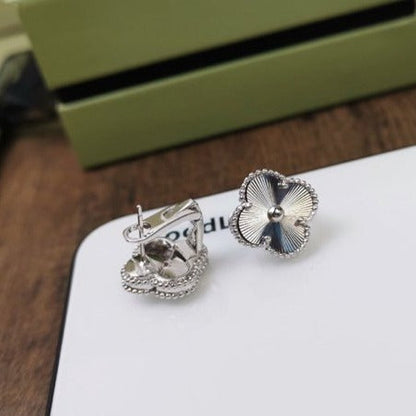 [Select]CLOVER MEDIUM STUD EARRINGS