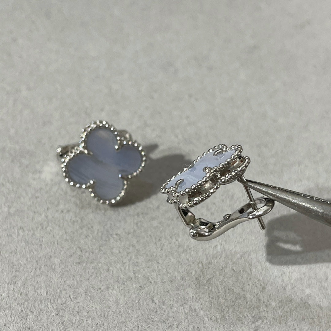 [Select]CLOVER CHALCEDONY SILVER STUD EARRINGS