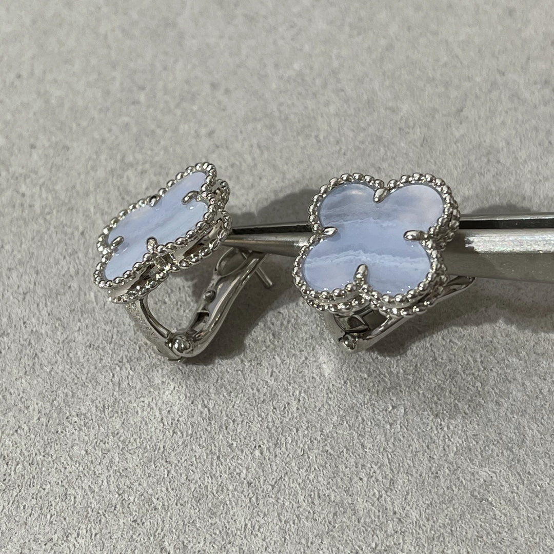[Select]CLOVER CHALCEDONY SILVER STUD EARRINGS