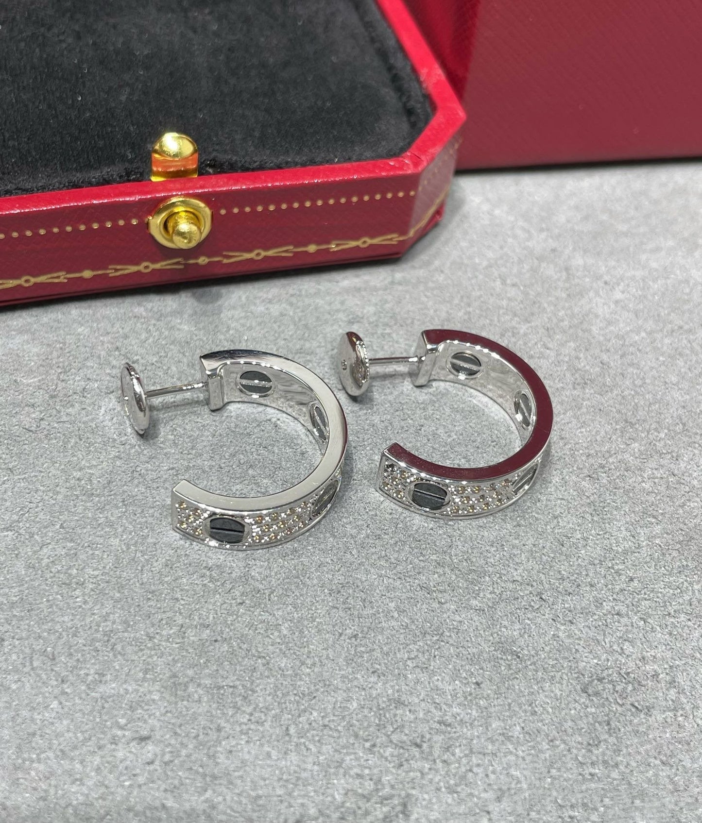 [Select]LOVE CERAMIC DIAMOND PAVED SILVER EARRINGS