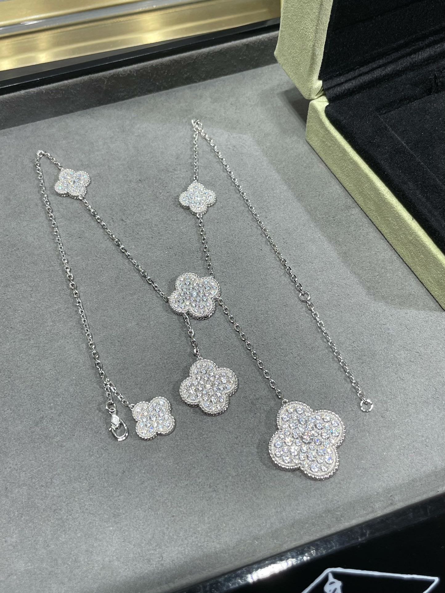 [Select]CLOVER 6 MOTIF DIAMOND PAVED NECKLACE