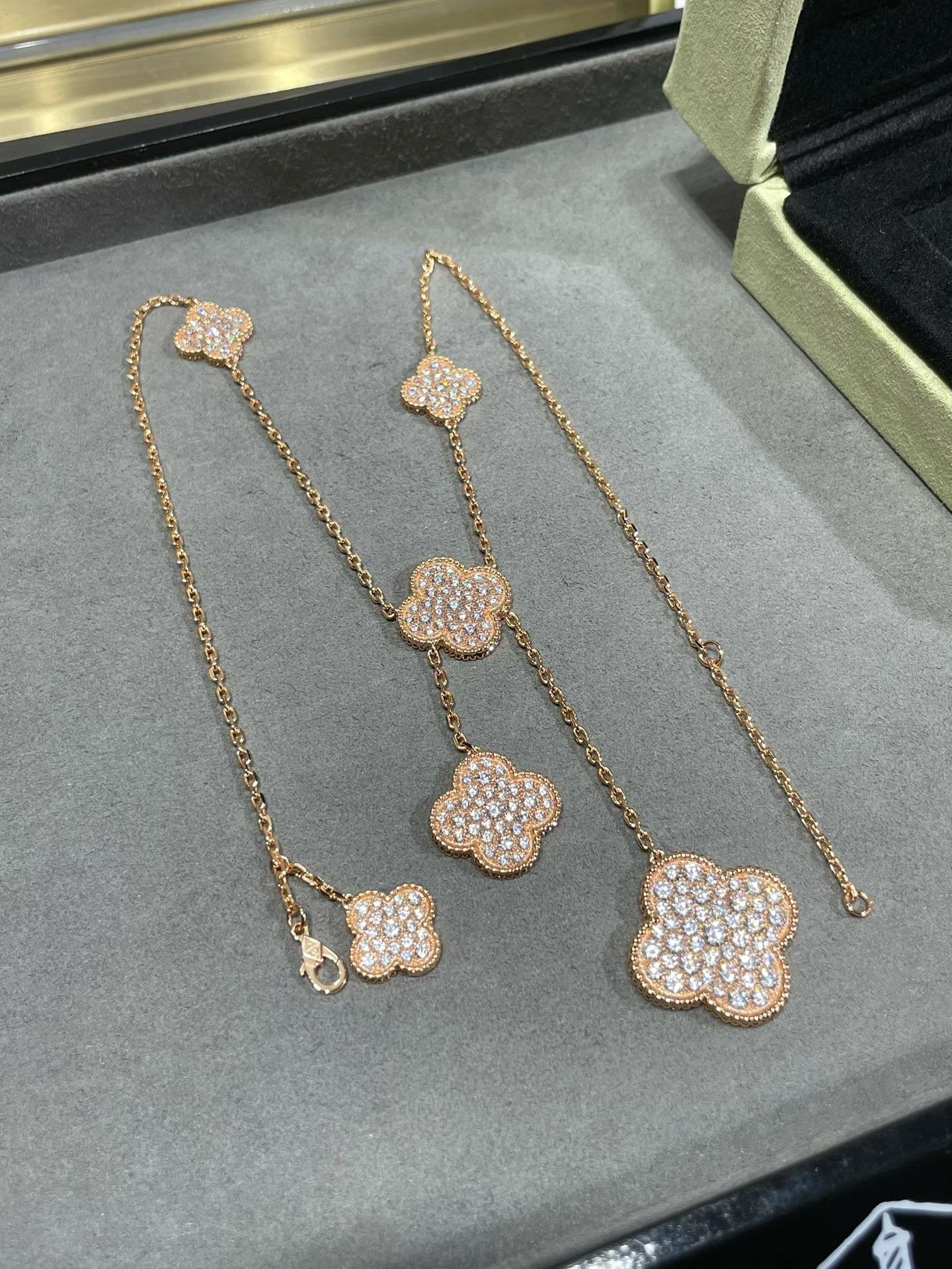 [Select]CLOVER 6 MOTIF DIAMOND PAVED NECKLACE