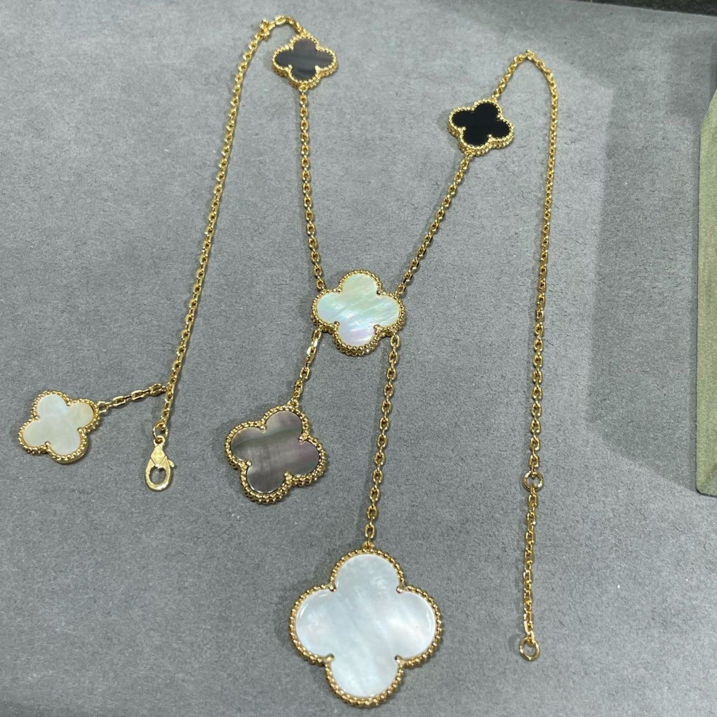 [Select]CLOVER 6 MOTIF MOP ONYX GOLD NECKLACE
