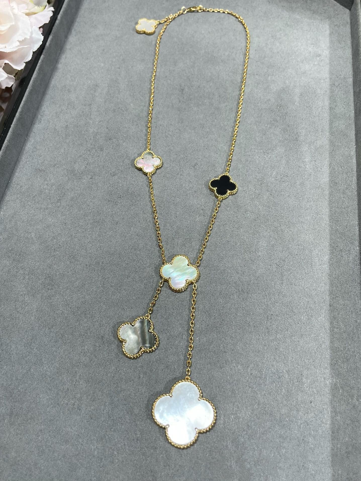 [Select]CLOVER 6 MOTIF MOP ONYX GOLD NECKLACE