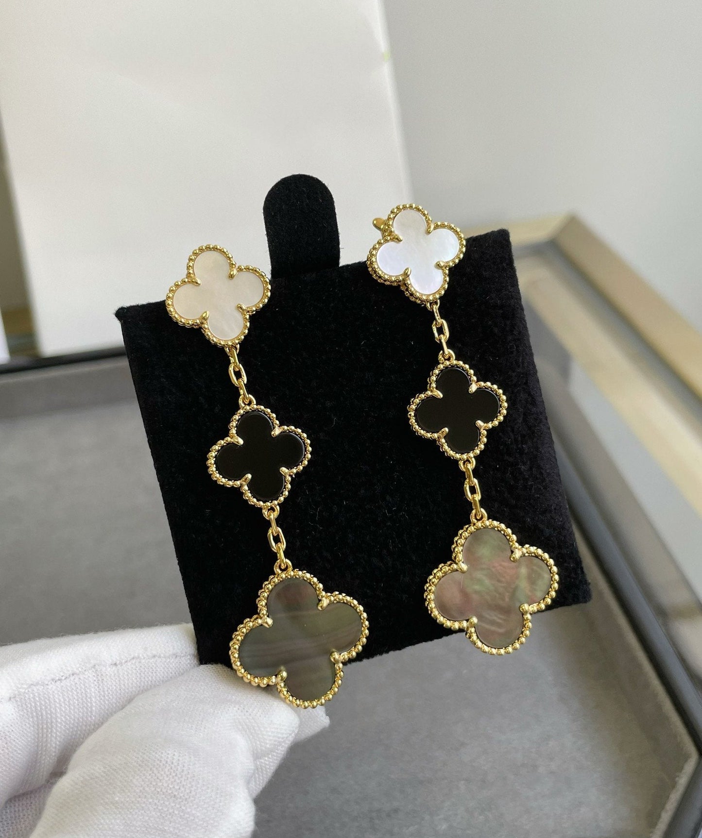 [Select]CLOVER 3 MOTIF MOP ONYX DARK MOP PINK GOLD EARRINGS