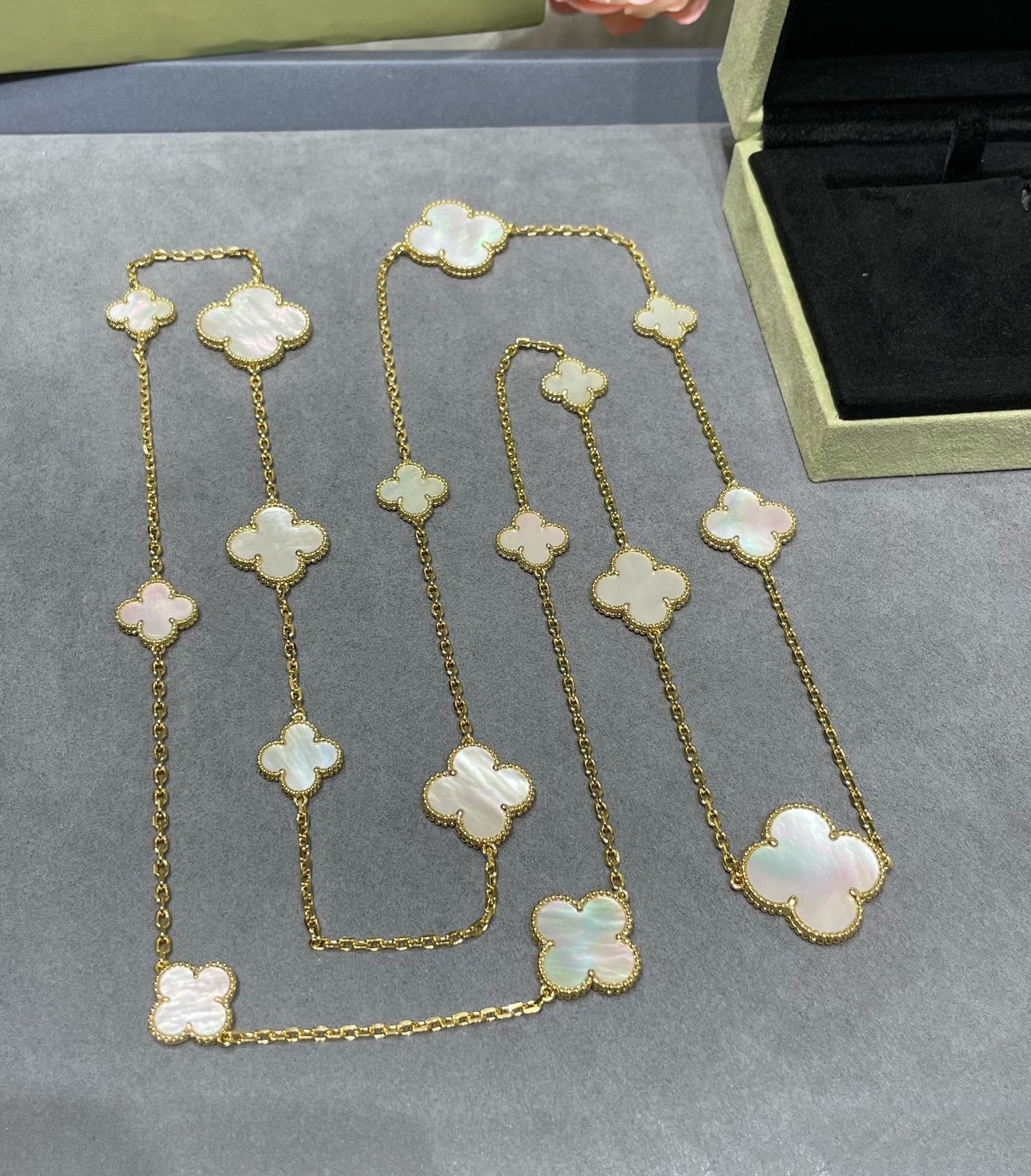 [Select]CLOVER 16 MOTIF WHITE MOP GOLD NECKLACE