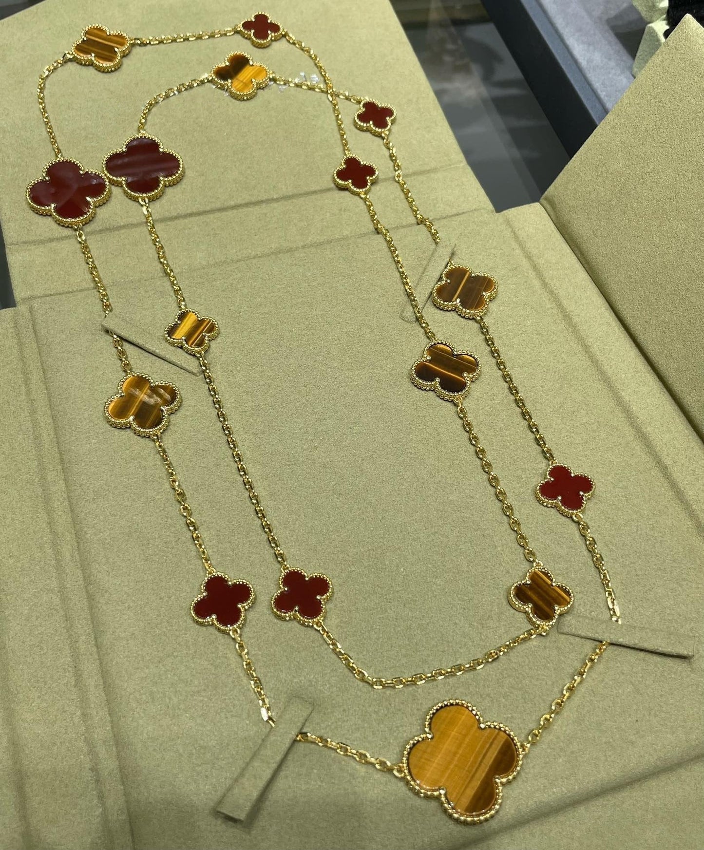 [Select]CLOVER 16 MOTIF CARNELIAN TIGER EYE Select GOLD NECKLACE
