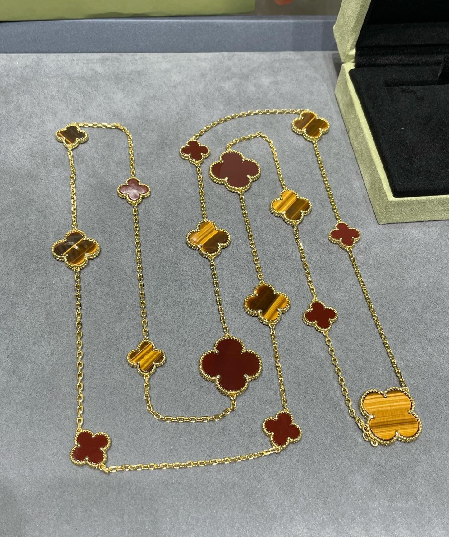 [Select]CLOVER 16 MOTIF CARNELIAN TIGER EYE Select GOLD NECKLACE