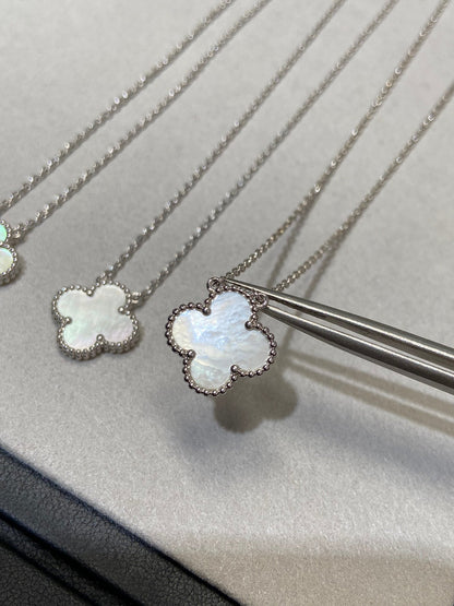 [Select]CLOVER MEDIUM SILVER WHITE MOP NECKLACE