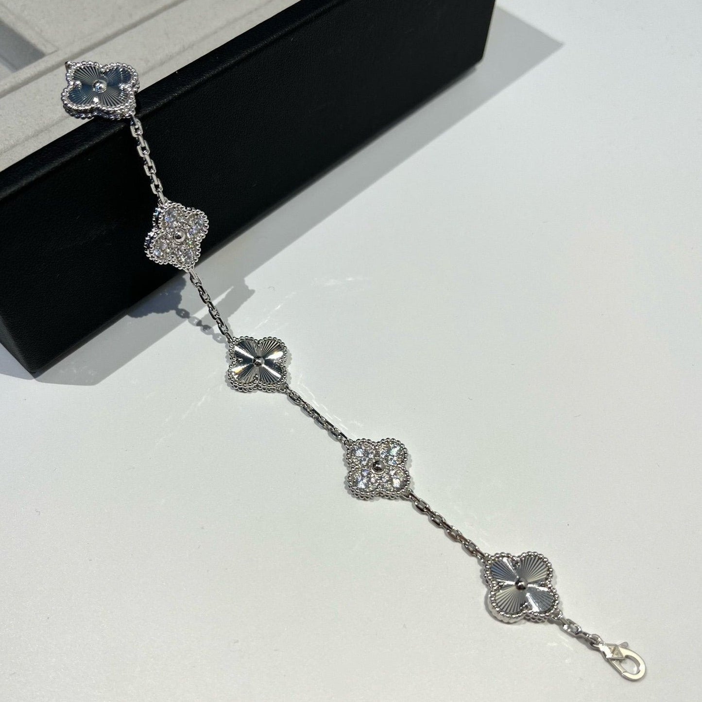 [Select] CLOVER 5 MOTIF LASER BRACELET COLLECTION