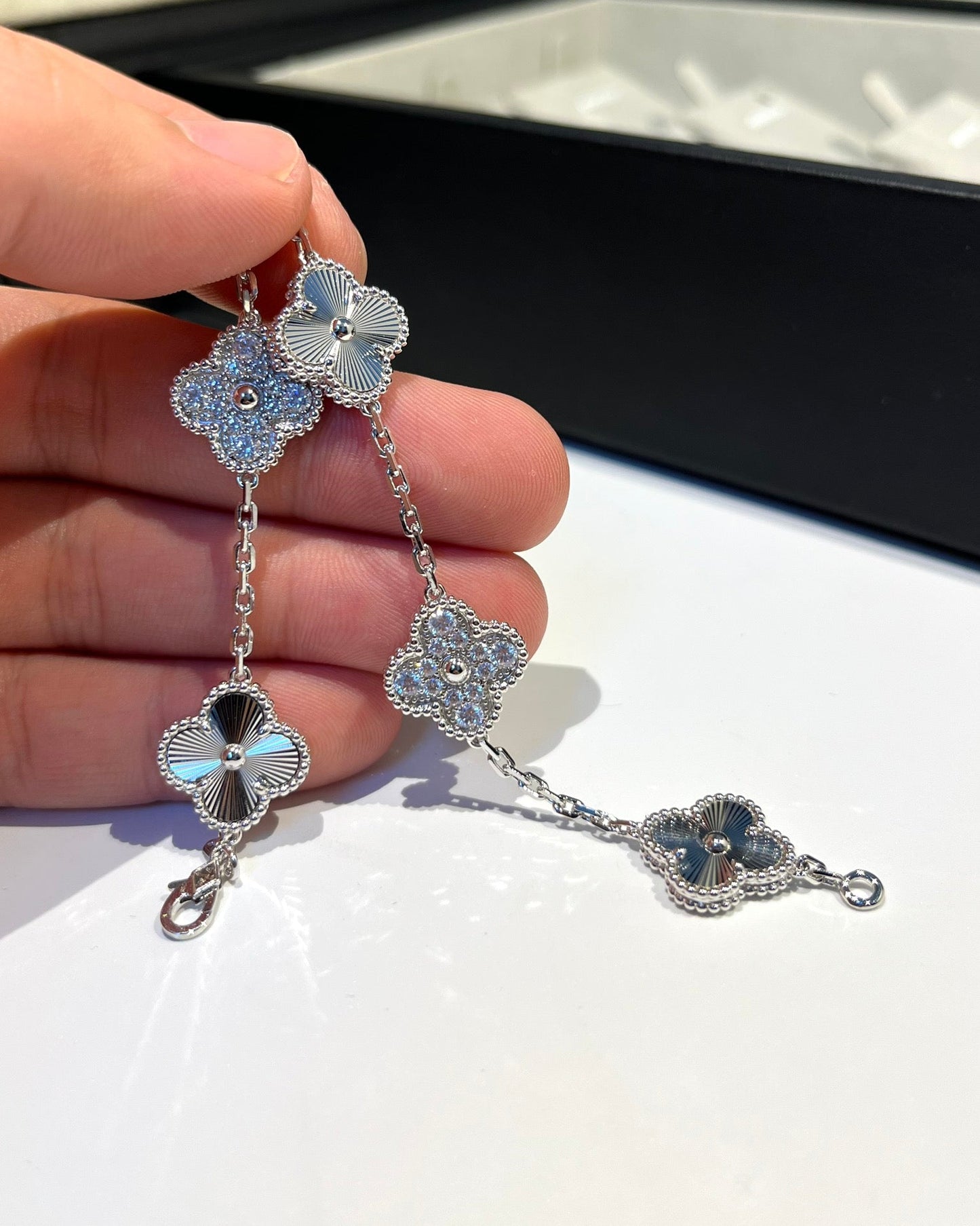 [Select] CLOVER 5 MOTIF LASER BRACELET COLLECTION