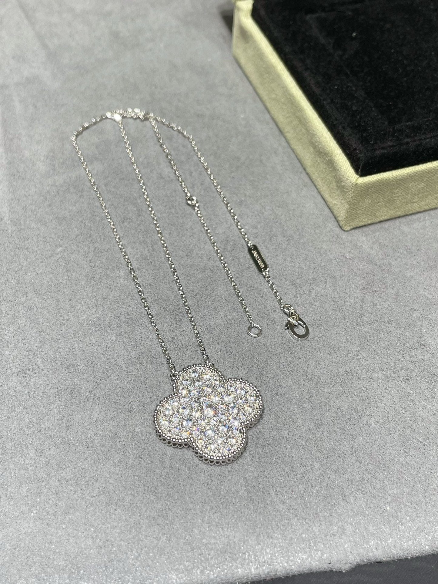 [Select]CLOVER 25MM LARGE PENDANT DIAMOND PAVED SILVER NECKLACE