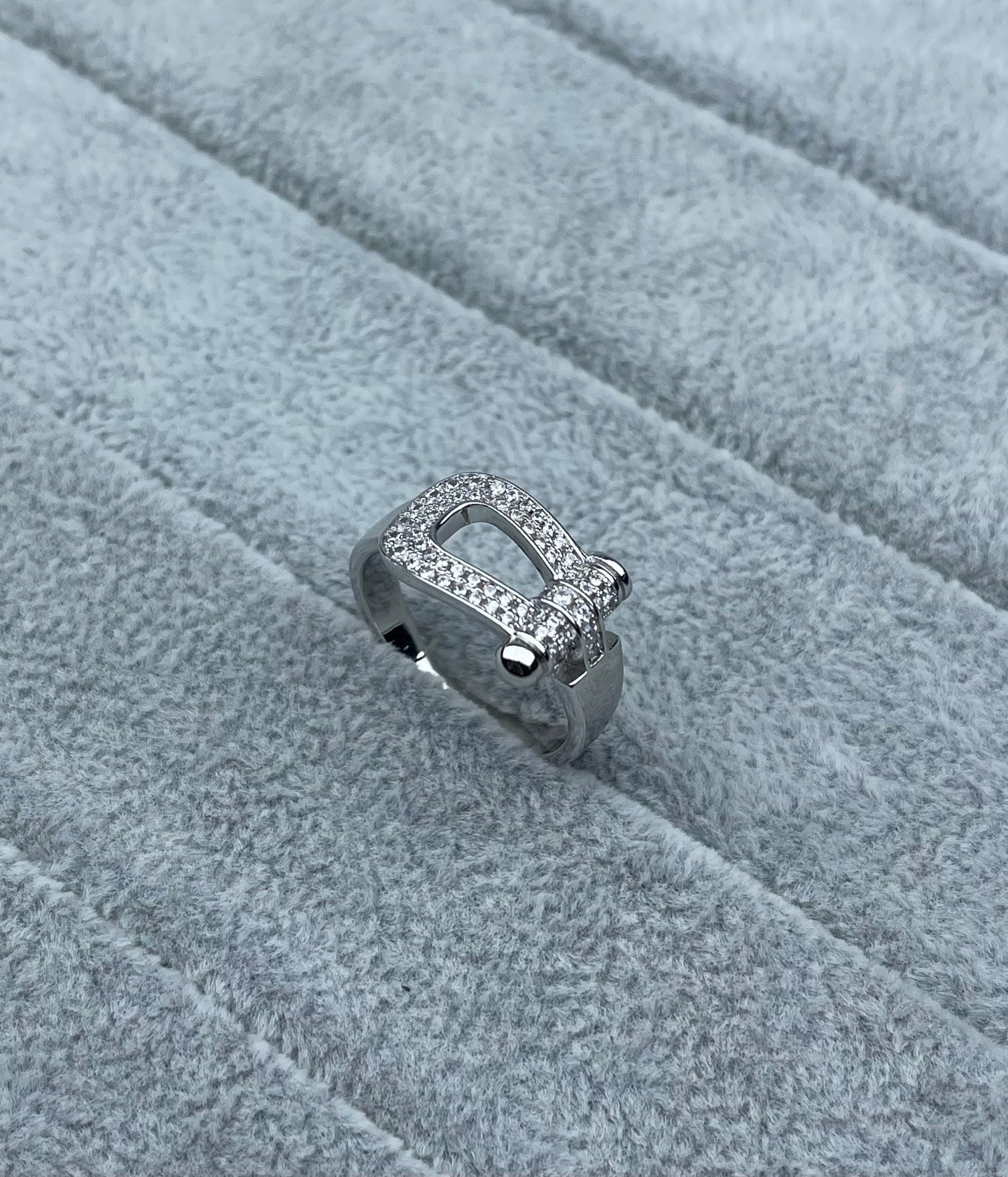 [Select]Wide Hoof-Shaped Diamond-Studded Ring