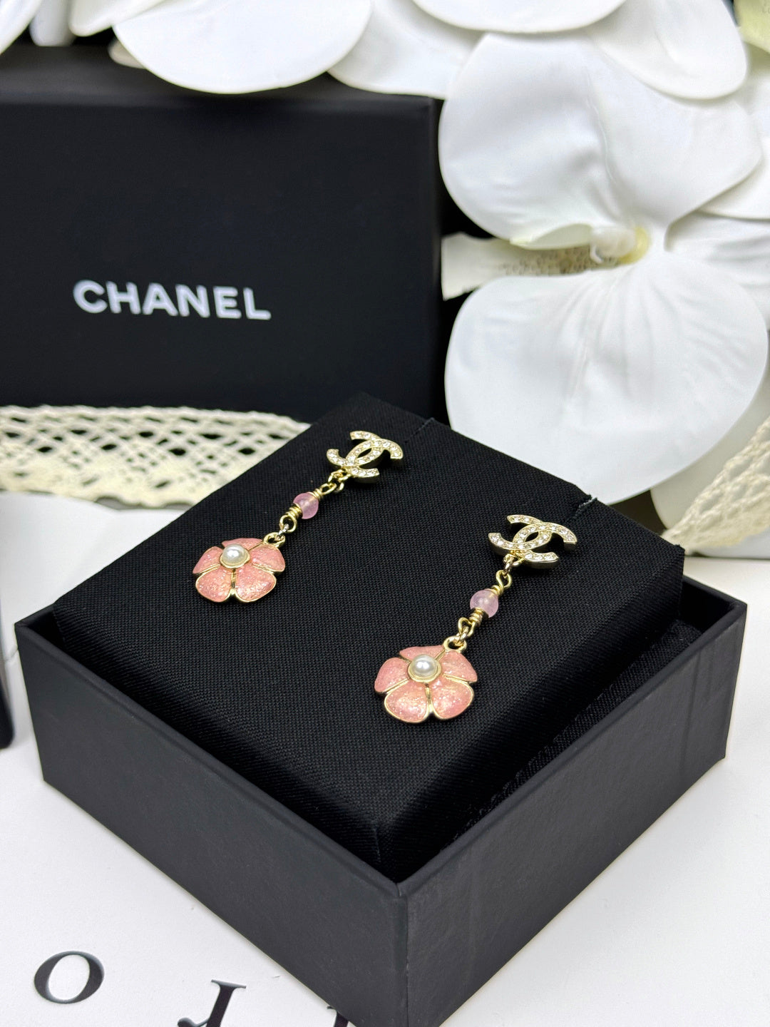 [Select]26C Pink Camellia Enamel Pendant with Double C Earrings