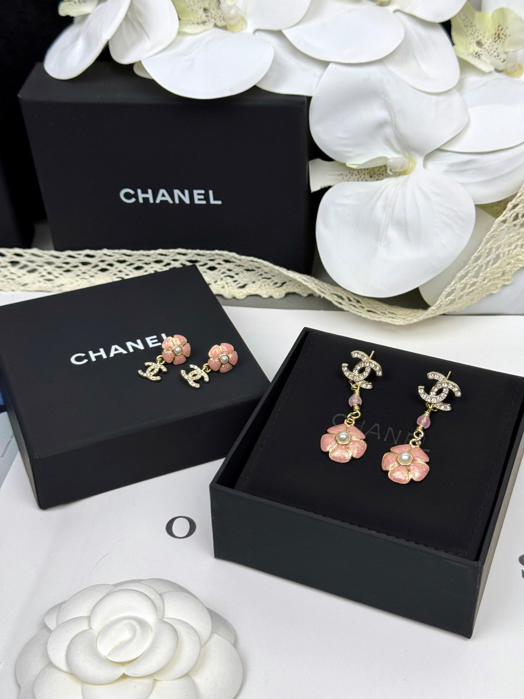 [Select]26C Pink Camellia Enamel Pendant with Double C Earrings