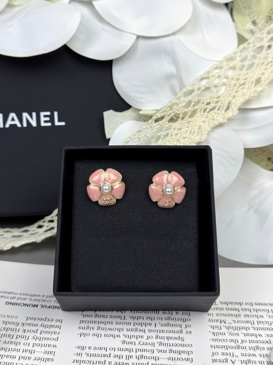 [Select]26C Pink Camellia Pearl Enamel Stud Earrings