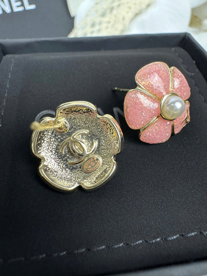 [Select]26C Pink Camellia Pearl Enamel Stud Earrings