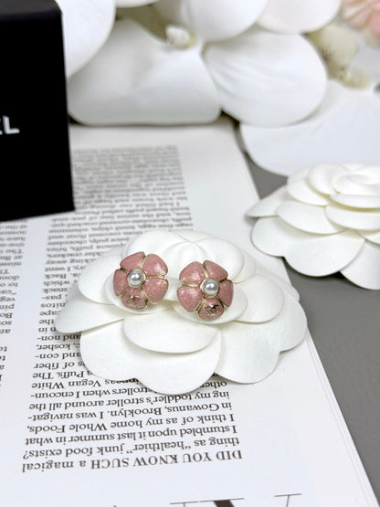 [Select]26C Pink Camellia Pearl Enamel Stud Earrings