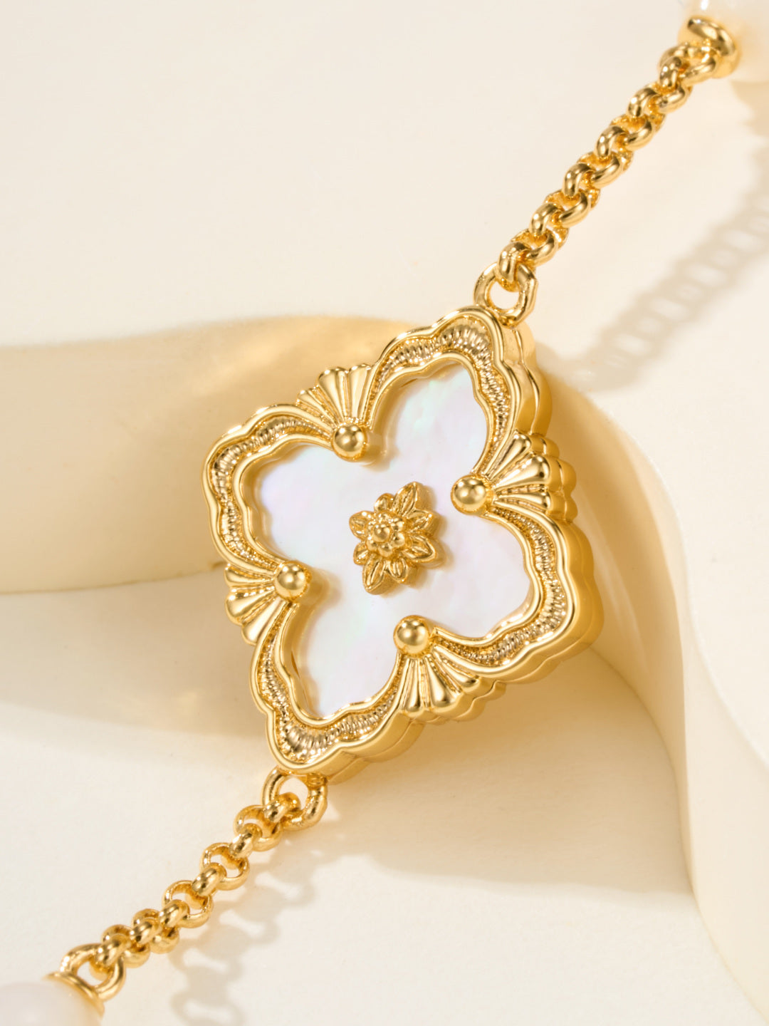 [Select]B.C.L ENAMELED Three-Flower Bracelet£¨Trumpet)