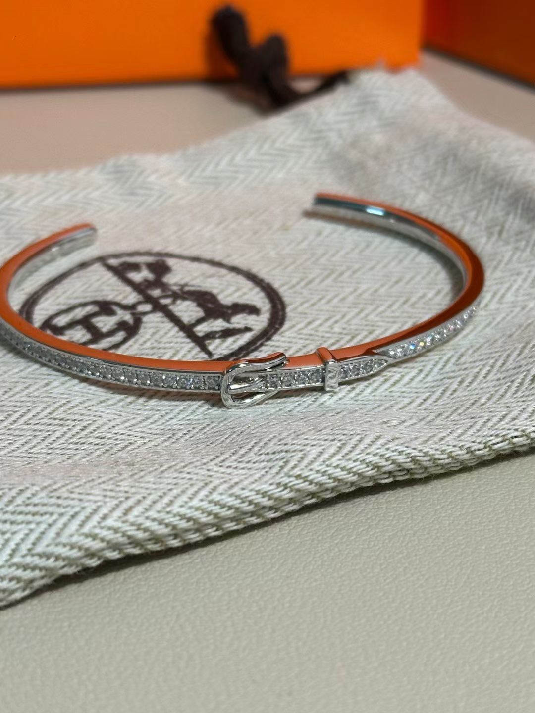 [?Select]DIAMOND-ENCRUSTED BRACELET THREE COLORS