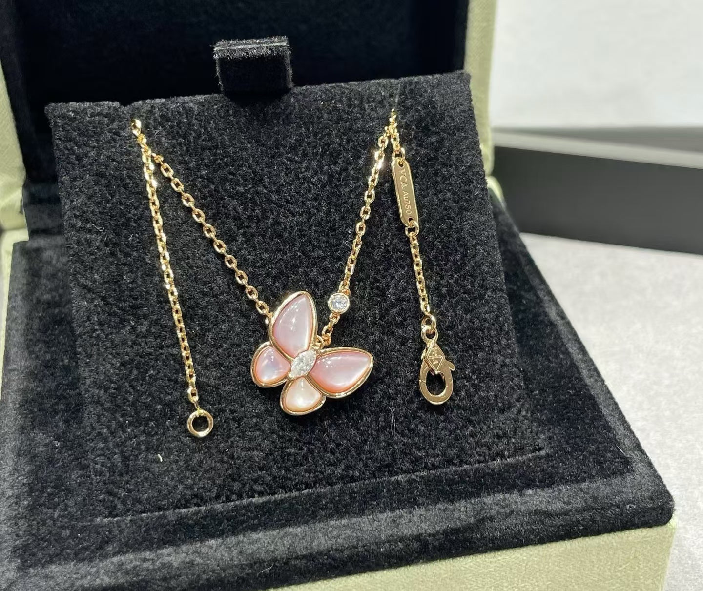 [Select]BUTTERFLY PINK MOTHER-OF-PEARL DIAMOND NECKLACE