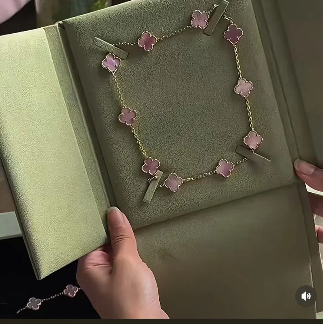 [Select Jewellery] Pink Necklace with Ten Clover Designs