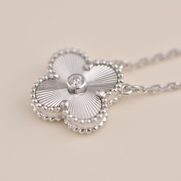 [Select]CLOVER  15MM DIAMOND LASER NECKLACE SILVER